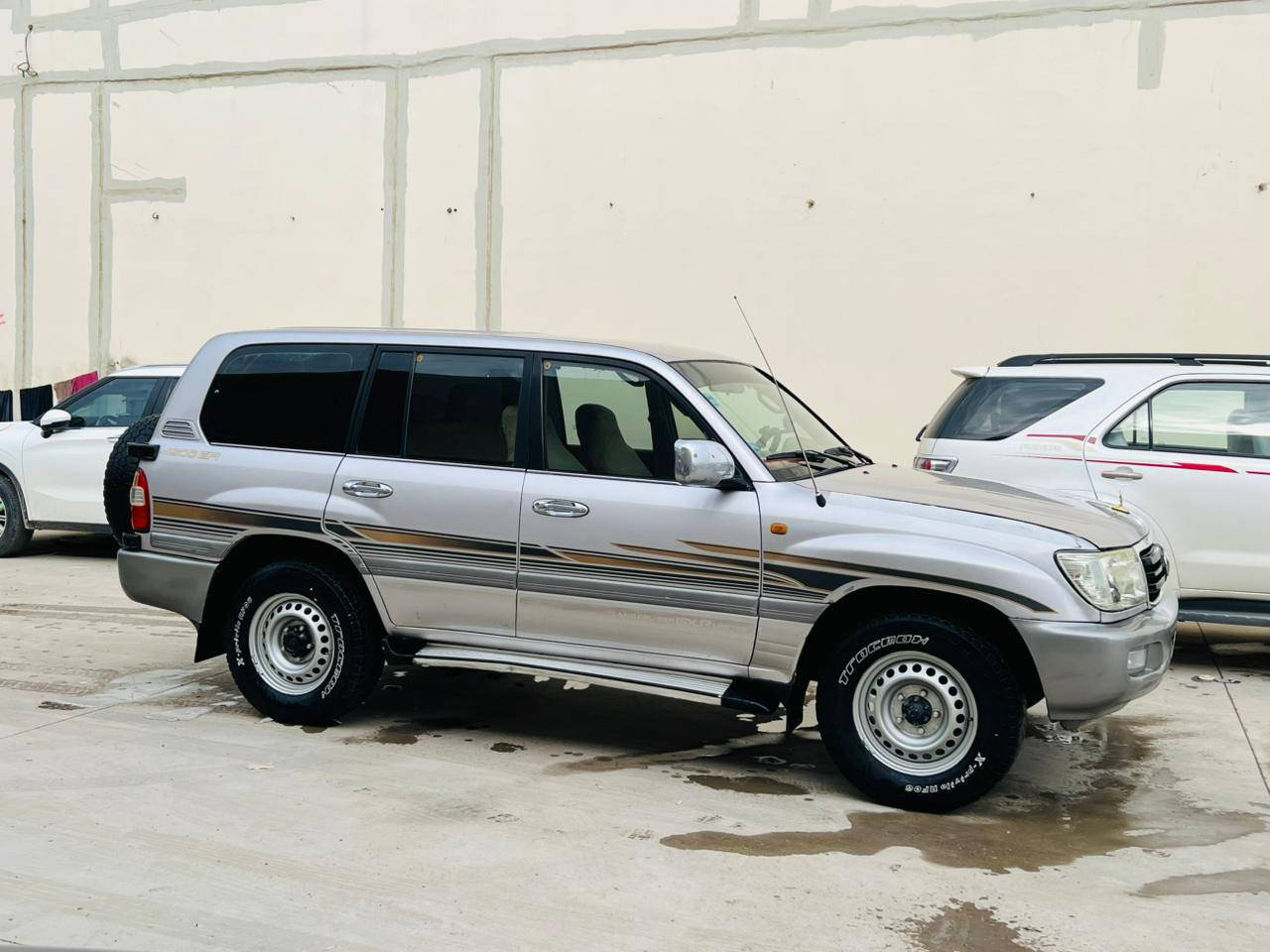 تۆیۆتا لاندکرۆزر 1999مۆنیكا 
سێ ڕوبع ڕەنگی سلڤەر
  بۆیاخی ۳ پارچەو نیو بۆیاخ
 لەسەر ساقی بێ دەعم بێ
 لێدران مەكینەی تازە 
تەشفیدە یەك دینار
 مەسرەفی نییە

سعر لە کۆمێنت داوابکە ڕاستەخۆ بۆت دیت 📩 

 سیستەمی غازی بۆ دانراوە ڕەقەمی تازەیە بەس سەنەوی بەسەر چووە بە ناوی خۆمانەوەیە

ژمارەی خاوەنی 
*********** 
***********
