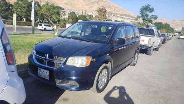 دوج كرفان 2017 سياره جديدة ماشيه 100 كم فقط مامشتغلة خط  وبيها صبغ فقط نص جملخ  مكينه 3.6 سعرها 155 وبيها مجال عنوان دهوك 
***********
*********** دهوك
