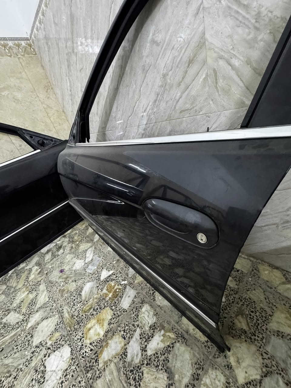 السلام عليكم لبيع تخم بوب جدد بدون صبغ بلكارتون باب طويل ***********
