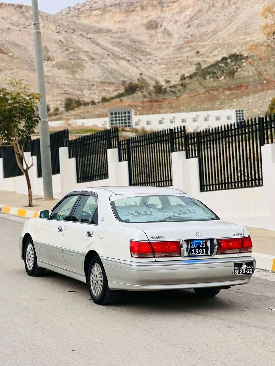 ‎سەرەتا بەناوی خوای گەورە
مەلیکە مودیل  ٢٠٠٢
موس موس
سەیارەی مالە  مەسرەفی کامل کراوە 
رەنگی مۆزی  ناو زەرد  دەشبول  سەرو ژێر نەجەف
یەک  دوگمەیە  کوشن کارەبا  ئاوێنە  شەفت و هیتەر
سەیارەکە کۆدی هەیە بۆی کراوە  بە ناوی خۆمانە
مەکینە  دیفۆر  بچوک 
لایت  پێش و دوای کریستال 
گێر و موکینە و کارەبای  بەشەرتی  ١٠٠ فیتەر 
 چوار  تایە و ویلی لۆکی لە ژێرایە
                                                بێ دوکەڵ  و بێ سەرف
‎بێ چاڵ و شوخت 
‎سارد و گەرم و برێكی بەسراوە
‎جامم هەلگرتوە
‎پاتری تازەیە.
‎لە دەعامی بۆ دەعامی بە شەرتی هەمو شتێك ئەیفرۆشم.
‎مەسرەفی کامل کراوە  
‎سەیارەكە روبەڕو لە وێنەكان زۆر جوانترە  
                                      نرخی ٤٩$ مەجالێکی کەم
‎هەزاری تەبع مەسروفی نیە سەیارەكە
/گۆرینەوەش دەکەم لەگەل شاهینەی رەش
                                             شوین / عەربەت 
                                               ژ.م / *********** السليمانية, العراق
