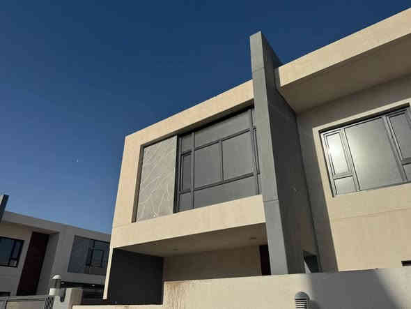 🔰 دار للبيع في مجمع الؤلؤه مساحة 150م طابق ونصف غرفة فوك غرفة جوه 
سعر الشركة 120
 مقدمة 65 والباقي 100 عل مصرف العقار 
للتواصل ***********
