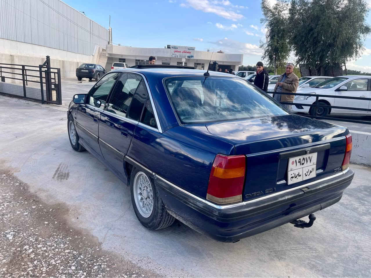 اوميگا١٩٩٢ مه كينه ٢٠ توماتيك
گيرو مه يكنه به شه رت 
چوارتايه ي نوويه. ته حويل غرامه به شه رت 
براؤه ي نه بيت
سعري ٣٣$
***********
*********** كويسينجاك, أربيل
