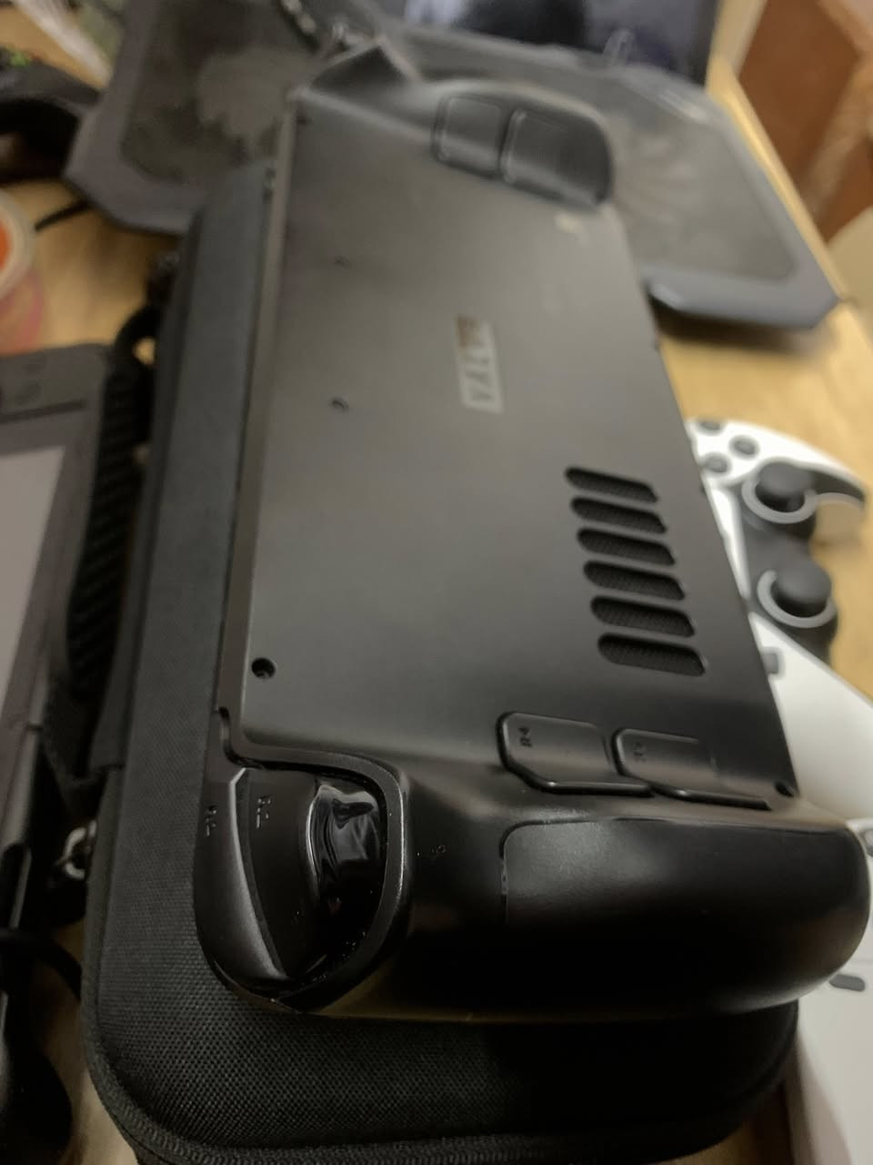 السلام عليكم
جهاز الكيمنك المحمول الاستيم دك LCD
الجهاز نضافه حدا عاليه بدون اب خلل او ملاحضه مضمون
اكيد معروف بامكانياته العملاقه بتشغيل كافه الكيمنك الثقيل
+AAA
من العاب الكومبيوتر ps5 و كذالك تحميل جميع انوآع المحاكيات 
جهاز هارد ٢٥٦كبكا بالاضافه الى رام ساندسك ٢٥٦ كيكا
الجهاز طبعا نضام وندوز ومثبت كافه التعريفات و جاهز للعب
مع جنطه خاصه و دبل جوستك 
السعر ٤٤٠ الف فقط 
بغداد قرب البياع ويوجد 🚚 توصيل
تواصل***********
