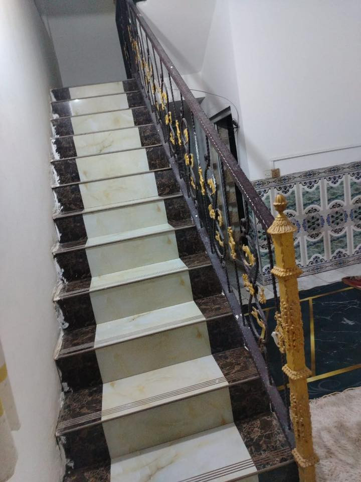 بيــــت للبيــــــع
في حي الزهراء مساحته ( ١١٤ ) متر مربع 
يتكون من 
١. غرفه نوم 
٢. استقبال
٣. صاله
٤. مطبخ 
٥. صحيات 
٦. السطح شتايكر 
٧. السقف عكاده
السعر المطلوب ٨٥ وبي مجال 
للاستفسار الاتصال
 ابو ريتاج ***********
