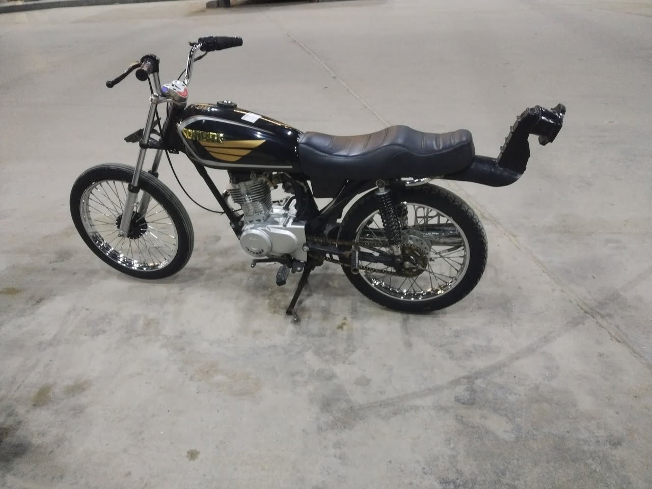 سلام عليكم دراجه للبيع شاصي 19أوراق اصولي تعمير 25 مكينه انتنس مبدل بس ولفات درجه ما عوزها شي مكاني كوت انوار مو شراي لا تعبني 650 وبيها مجال ***********
