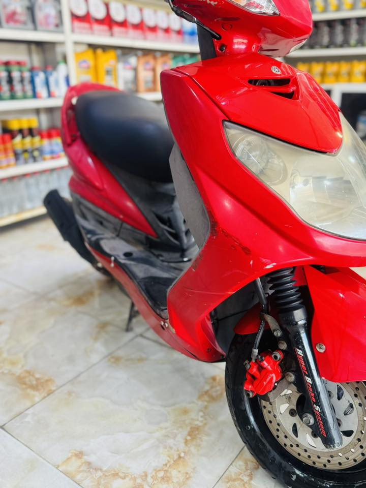 السلام عليكم دراجه سكنس فحل لبيع كابريتر  دراجه رنبه ممفتوحه بلادي الدراجه جديده كفرات ختم واحد ❤️❤️تخم تاير جديد كهرباياتها كلها بلادي محرك ناعم الدراجه ملحه الدراجه ما بيها نقص السعر ٧٧٥ مكاني دوره شارع ٦٠  رقمي ***********
