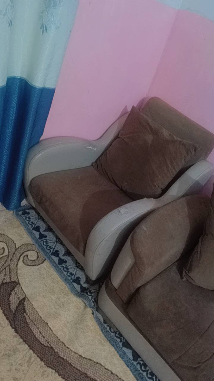 سلام عليكم مكلف بل نشر تخم تسكام  اثنين كراسي اثنين قنفات اصير جربيه اصير كرويته كله ت
يردونه 150 قفل ‏‪***********‬‏ بي وتساب صغط سبرنك شبر مانزل للبيعر كله تراب مو وصخ اتراب صير عليه
