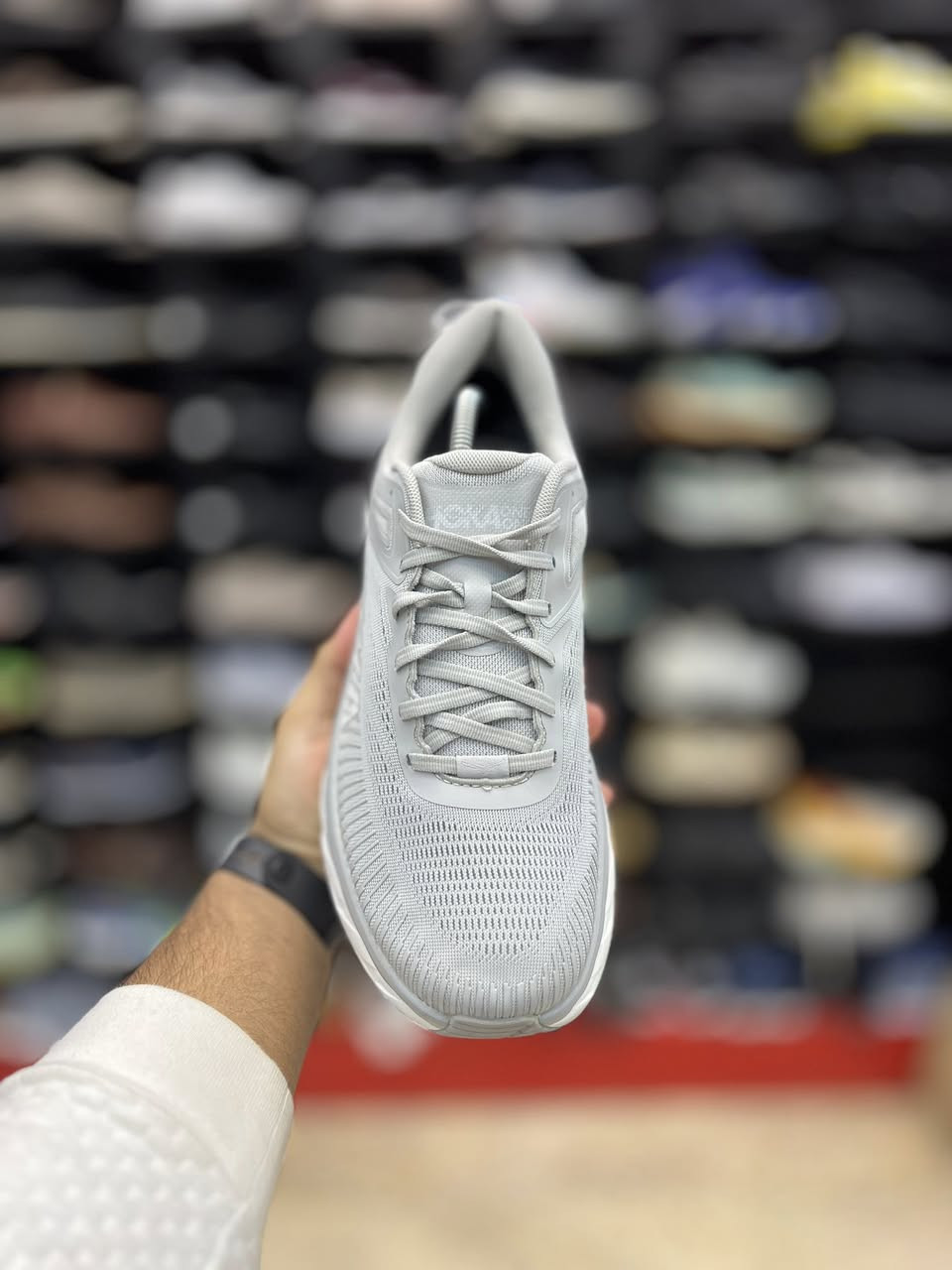 Hoka Bondi 7

بلون رمادي فاتح (Harbor Mist/White). يُعد هذا الحذاء واحدًا من أكثر أحذية هوكا توسيدًا، ويوفر قيادة سلسة ومتوازنة عبر أي مسافة.

قياس 45 وثلث القدم 29
العنوآن نجف ملحق الروان 
توصيل 🚚 محافظات 6 داخل النجف3 
***********  واتساب
