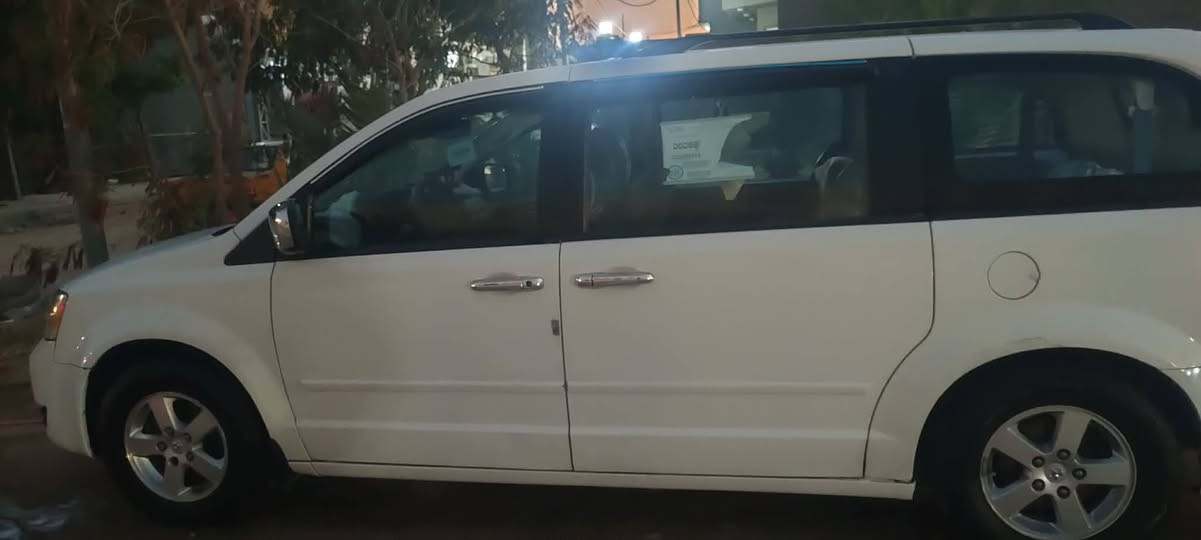 سلام عليكم للبيع دوج كرفان ٢٠٠٨ السياره جاهزه بيها نص باب السلايت رش اثر شخط من امريكا قطعتين فتح *********** النجف, العراق
