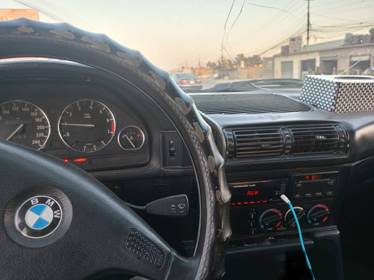 السلام عليكم 
BMW520
موديل 91 سنوية جديد تبريد صبغ جمالية محرك كبس السعر 45
***********
