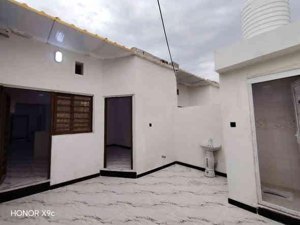 يعلن مكتب احمد جزيره للعقارات
عن دارين للبيع مساحه 100متر وسقف سندويج
العنوان البصره شط العرب الجزيره الفيروزيه
يحتوى علـّۓ.💎
أستقبال. صاله. مطبخ. 
 غرفتين منام٢ 
 صحيات داخلي خارجي مع كراج 

بناء حديث جاهز للسكن. تستلم مفتاح🔑
خدمات كامله. ماء. كهرباء.  شارع٩متر. تبليط
كافه لخدمات متوفره   
السعر 38 مليون
طابو ملك صرف زراعي 📜
للاستفسار 
 ***********📞
***********📞
