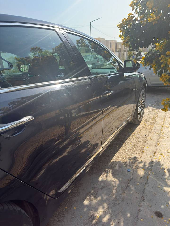 السلام عليكم 

للبيع كيا كادينزا 2015 خليجي 

ماشيه128 الف كيلو 

فول مواصفات vip 

6 سلندر 3500 

ويل 19 

تخم تاير جديد هانكوك ماشي عليه اقل من 3000 

بانورما 

سقف شاموا 

لايت لد زرع عدسات عالي ناصي متحرك مع الستيرن اوتو 

برده خلفية

غرفة كاملة جديده اشتغلتها بالنواب يم حسين شماره ب 500$ 

كراسي تدفئة و تبريد و الخلفية فقط تدفئة 

مري قلاب 

كرسي السائق ذاكره و اربع تحكات مع مسند رجل 

هاند بريك دكمة و اوتو هولد 

رقم بغداد بأسمي 

صدر كامل جديد و تخم بلكات و نوزلات اصلي شركة بس النوزلات 300$ 

صدر و حدادية جديدة كاملة امامي خلفي 

السيارة مناقصها برغي و نظيفة جداً 

بيها قطعة وحده معجون الباب خلف السائق بدون دواخل 

و الچاملغ اليم الباب مرشوش توحيد لون بدون معجون

سعرها  155و بيها مجال شي بسيط مكاني الفلوجة

للستفسار *********** الفلوجة, الأنبار
