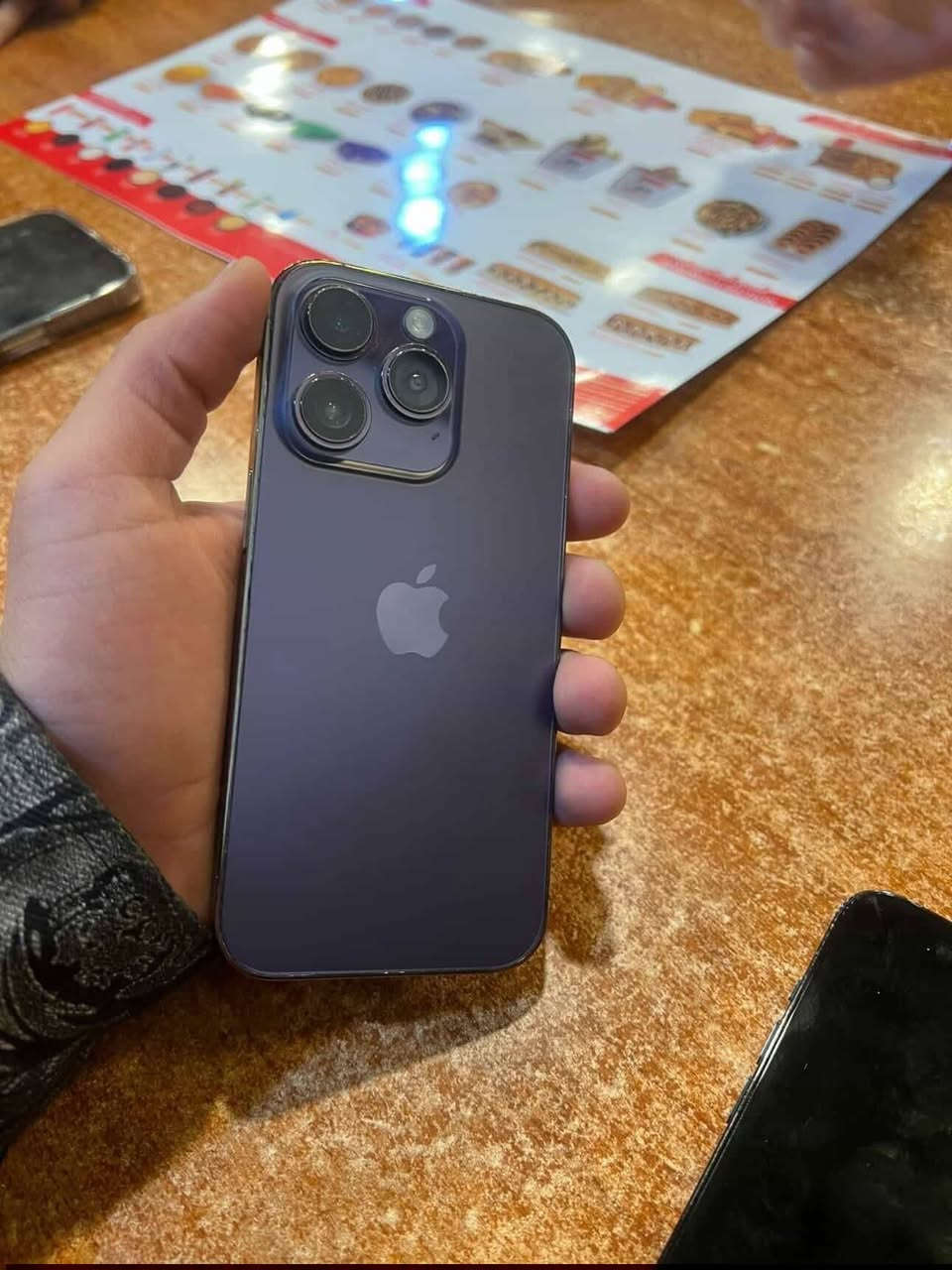 سلام عليكم
14برو فقط
ذاكره128بطاريه 100مستبدل
شرق أوسط ماستر AAA 
جهاز كله شغال كاميرات ✅اتصال✅سيمكرت✅فيس ايدي✅واي فاي،✅كله شغال بدون عطل او مشكله
تجي تفحص ع راحتك
شاشه 3خيارات مستبدل  يرهم مراوس ويرهم بيع
مكاني بغداد مدينه الصدر السعر. 465وبي مجال 
رقمي متواجد واتساب ***********
