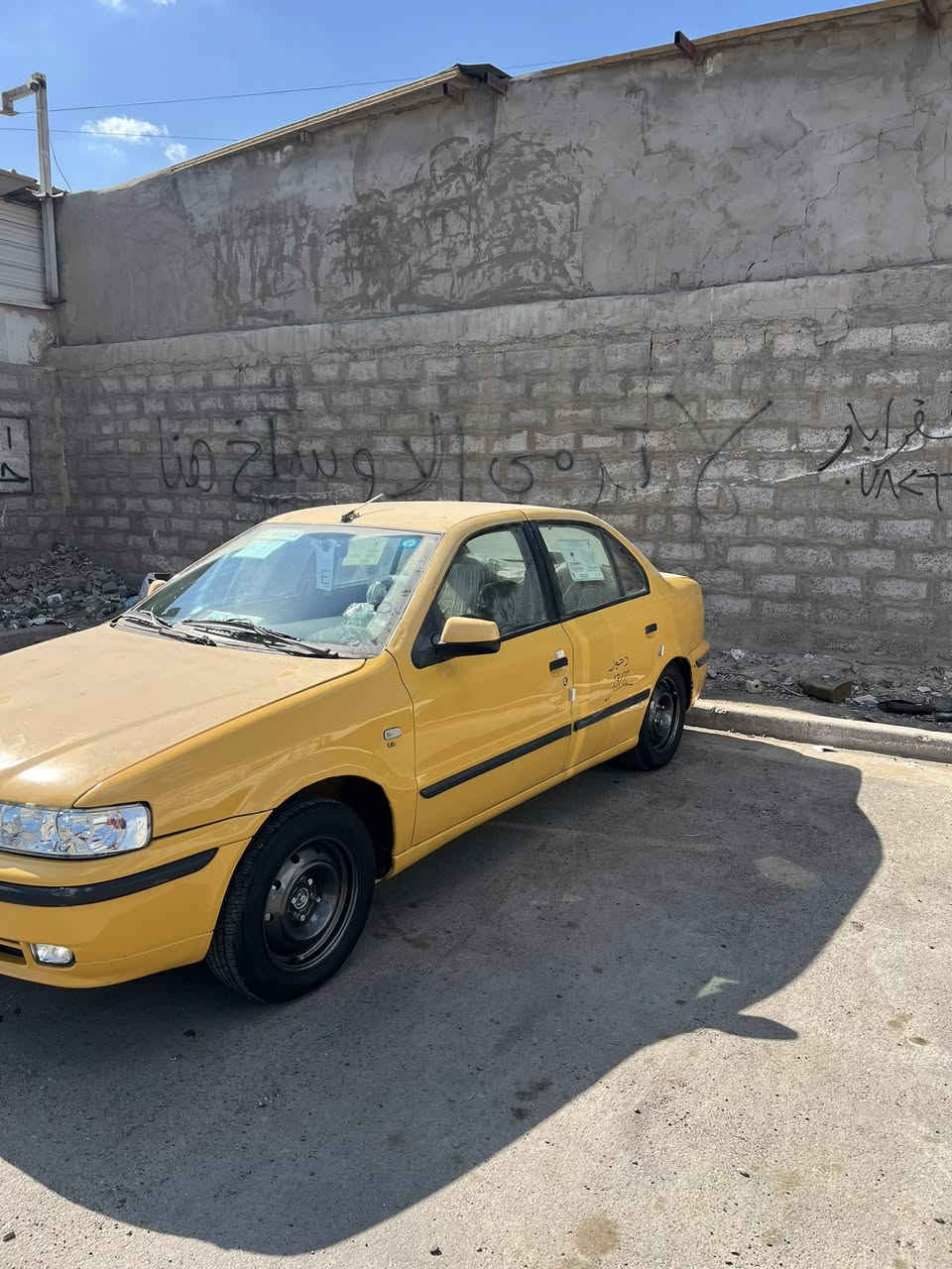 سلام وعليكم سمن 12 رقم نكليزي البارحه حولته بسمي هيه مصفره 27 السياره احله من الصور الله شاهد السياره بل كارتون شنو الي تريده بيه شغال  ***********
