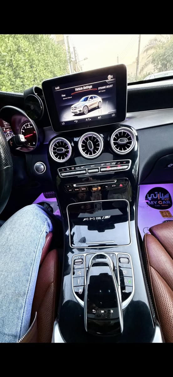 السلام عليكم 
سيارة مارسدس للبيع. 

موديل 2018 دخول 2019 

ماشية 40 الف 

نظيفه فول. 

6 سلندر مكينة 43 

تون تيربو 

السنوية جديده والسيارة باسمي ثاني يوم تحويل 

مكاني المنصور

***********
