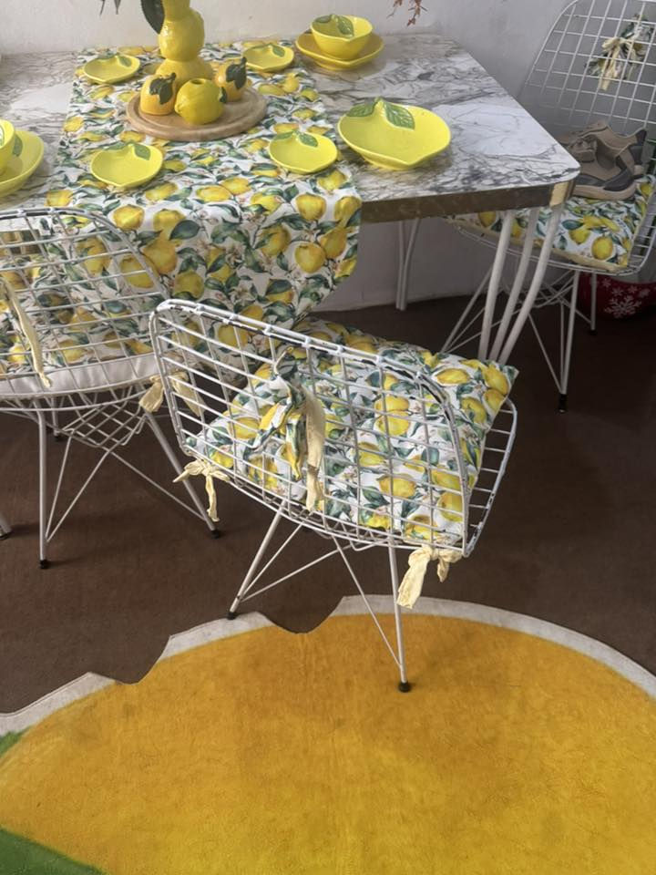 ميز طعام و4 كراسي للبيع ب70 وبي مجال


**إذا كنت صاحب هذا الإعلان وتريد حذفه لأي سبب، رجاءا أرسل رسالة إلى الدعم الفني**