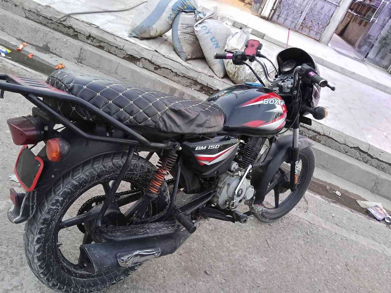 السلام عليكم دراجه بوكسر كلاسك موديل 23 دراجه سلف هندر كهربائات كله شغال  بدون اواراق مكينه ما مفتوحه  ماتسمع صوته  مكاني ديالئ بعقوبه لاستفسار عل رقم *********** السعر 750 وبيه مجال
