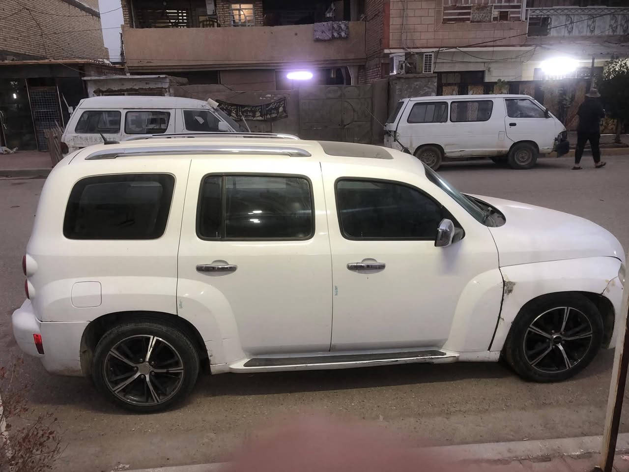 السلام عليكم شوفرليت اج اج ار 2011 للبيع اومراوس رقم سليمانيه تحويل او وكاله السياره جاهزه شاشه تخم تاير ويل جديد باتري جديد السياره بيها جاملغ امامي جهت الصدر السعر 65 وبيها مجال للشراي مكان الحسينيه الراشديه رقم ***********
