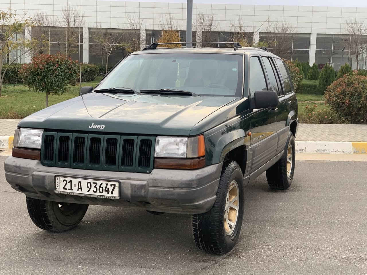 مؤديل1995Jeepشوێن سلیمانی ***********سعر51گه V8 لاو مه عامه له 
سه ياره كه بێ دەعموولێ دراو جوارتایە ویلی نوێ سە نەوی تازەیە تا٢٠٢٩ته حويل خرامه براوه به شه رت گێروو مەکینە بە شەرت تبریت ساردوو گەرم بەشەرت كوشن كاره با ته عديل سورعه سوكان ڤؤليوم ناو  ڤؤرميگا
