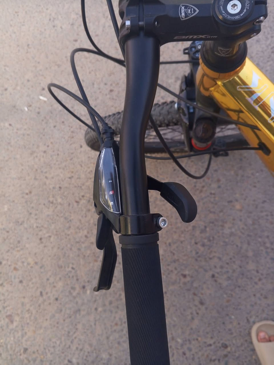 السلام عليكم بايسكل للبيع النوعية بيم اكس جبلي الكير الخلفي سبع سرع الكير المامي ثلاث سرع البايسكل مستعمل قليل ونضيف جدن  السعر ١٢٠ وبي مجال قليل 
او مراوس بدراجة شحن  حسب القناعة 
العنوان بغداد الخطيب  للتواصل خاص


**إذا كنت صاحب هذا الإعلان وتريد حذفه لأي سبب، رجاءا أرسل رسالة إلى الدعم الفني**