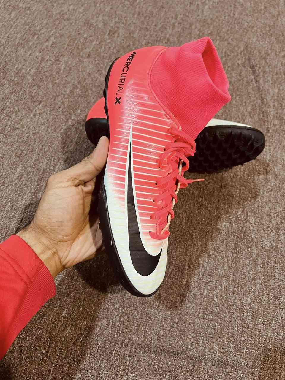 تحفه قطعه وحده فقط
تحفه شرط 
ميوركال الاصدار القديم 
اصلي باله 
قياس42 
نضافه1/1 
اولئ اسم مستخدم شرط 
السعر خاص 
توصيل موجود 
واتساب متوفر 
***********
