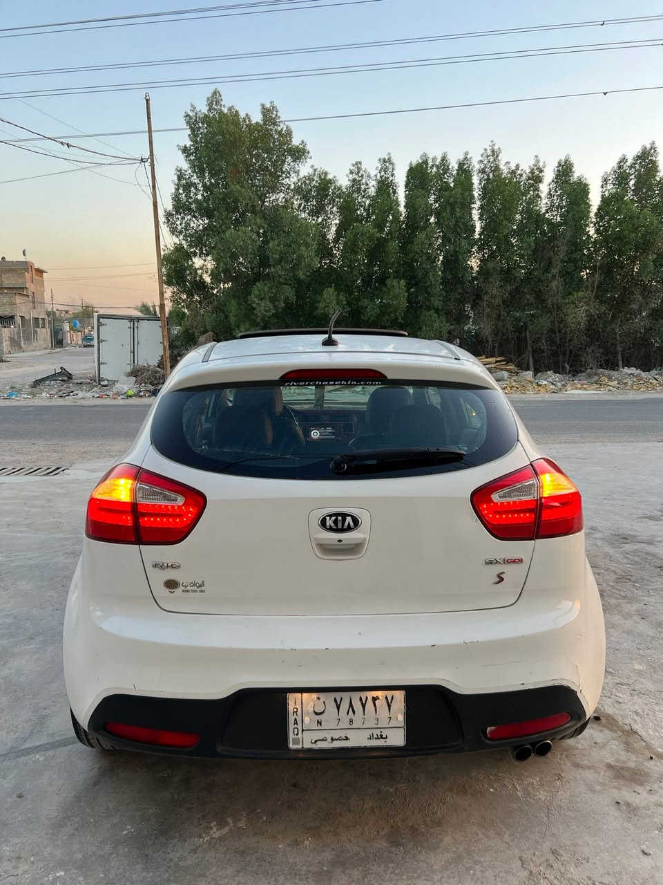 سـلام عـلـيـكـم
كـيا ريو 2015 هاج باك  KIA RIO *S* 
فــول مـواصـفـات 1/1 للاخير اعلى فئة بل ريو
الـعداد { 78mi }  
ضرر : بيهة قطعتين ونص اثر شخوط ودحجات بدون حادث 
* فتحة سقف 
* بصمة تشغيل + بصمة ابواب 
* محرك 1600 سي سي
* كير أوتوماتيك  6 نمر
* كشنات جلد
* كاميرا خلفية
* شاشة لمس
* بلوتوث + USB + AUX
* كروز كنترول
* فول تحكم استيرن جهتين
* مرايا كهربائية مع إشارات
* زجاج كهربائي
* ريموت + سنتر لوك
* شفتات سرعة
* أضواء ضباب
* TCS نظام مانع انزلاق
* ECO نظام تقليل الوقود 
* لايتات زينون عالي وناصي اصلي
* داخل صاج ملكي
* تخم تايرات جدد
* ⁠تبريد ثلج 
السيارة جاهزة ماتصرف عليهة دينار كبل للشارع كهربائيات كلهة شغال مكيانيك صدر امامي خلفي كله جديد السعر$ 77 وبيها مجال بسيط  مناسب وبلعافية عل ياخذه السيارة استخدام شخصي وممتعوبة مكاني بغداد الرصافة 
هـ ***********
