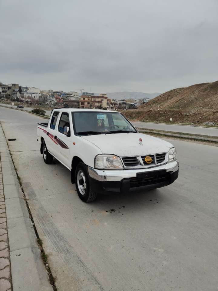 نیسان پیکاب 2010 سەیارەکە چوار پارچەی ڕەشە لەسەر ساخی بێ ناوگرتن پشت و پێشی کەپسە چوار تایەی تازەی لەسەرە گێڕ و مەکینە و هەمووگیانی بە شەرت سەنەوی تازە بەسەر چووە .
ژ.م *********** رانية, السليمانية
