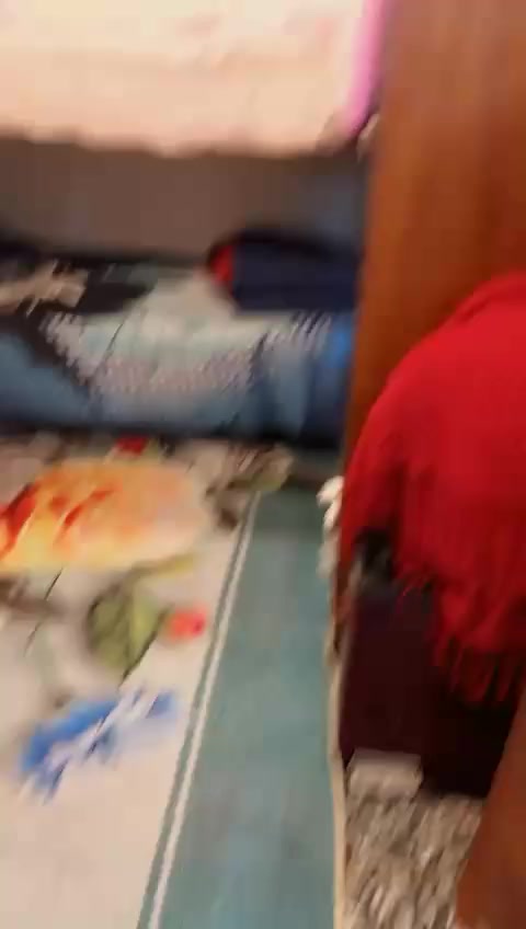 بيت للبيع تجاوز مساحه ٨٠ متر يتكون من غرفتين وصاله ومطبخ وصحيات عنوان الشعب قرب الاسواق المركزيه للاستفسار الاتصال ع الرقم ***********
