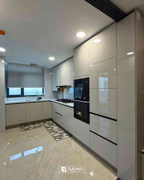 تنفيذ وتصميم مطبخ و tv unit  داخل شقة في مجمع بوابة العراق… تصميم يجمع الأناقة العالية مع الاستخدام الذكي لكل تفصيلة.
اخترنا اللمعة الهادئة للأبواب حتى تعكس الإضاءة الطبيعية وتعطي إحساس أكبر بالمساحة، 
توزيع الأجهزة  مدروس حتى يوفر انسيابية بالحركة، ومنطقة الطبخ قريبة من السنك لتسهيل كل الخطوات 
النتيجة؟ مطبخ عملي، نظيف بالشكل، وراقي بالإحساس… ويشبه تمامًا أسلوب الحياة اللي يتمناه كل صاحب بيت.

📍 بغداد - الكرادة خارج - تقاطع المسبح - مجاور جوتن للأصباغ
📞 ***********

#مطابخ #تصميم_مطابخ #ديكور_مطابخ
