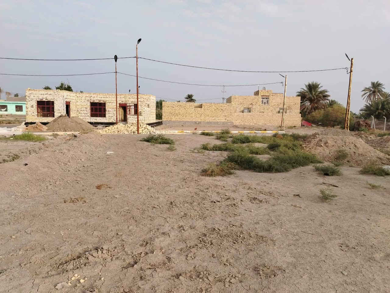 السلام عليكم ورحمة الله وبركاتة
عرصه للبيع مجمع السيد عتاو بالبدايه اول فرع  ركن مساحتها 200متر واجهة 10ونزال 20مدفونه وجاهزه للبناء تشمل كافة الخدمات ماء كهرباء انارة تبليط مداور سند 25يدخل اسمك بالطابو
سعره 12قفل بدون اي عملة

للأستفسار الاتصال ***********
