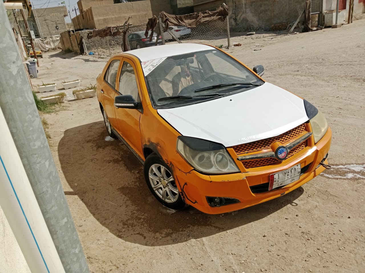 السلام عليكم للبيع أم كي موديل 2011 سيارة جاهزه كير مكينة حداديه كله جاهزة مكفوله من الضربه بيه صبغ مكانات سنويه جديدة السعر 22 مكانه حله الاتصال ***********
