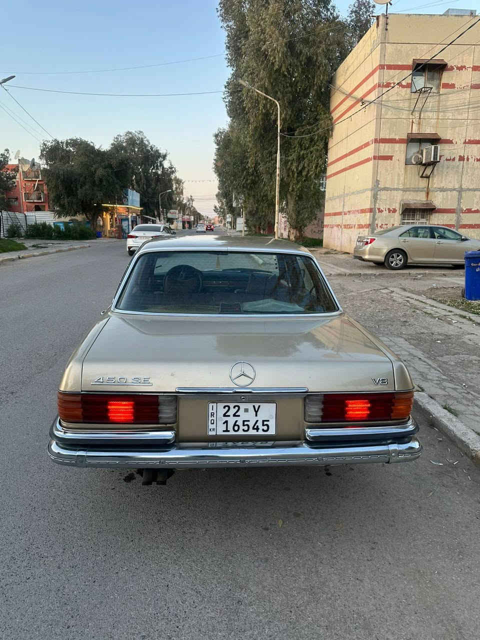 للعشاق كلاسيك  للبيع مارسيدس  450SE موديل 1973 السيارة وكاله كلها بشرط كيرمحرك تبريد تدفئه كهربايات  كلها شغال وبي وضع شركة ماشيه 17 الف حقيقي اسبير مانازل السيارة كلش جديد سنويه ورقم وهزه وبراد جديد شرط تحويل ووكاله السيارة مال بيت وجانت مضمومه ومامشي اخت زيرو السيارة فول مواصفات السعر تعال خاص اذا شراي وتدلل العنوان كركوك الواسطي شقق الغاز***********
