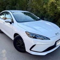 للبيع byd سيل 5 2025 ابيض وداخل ابيض جلد   غراض كاملة ماسحات وكاعيات و...