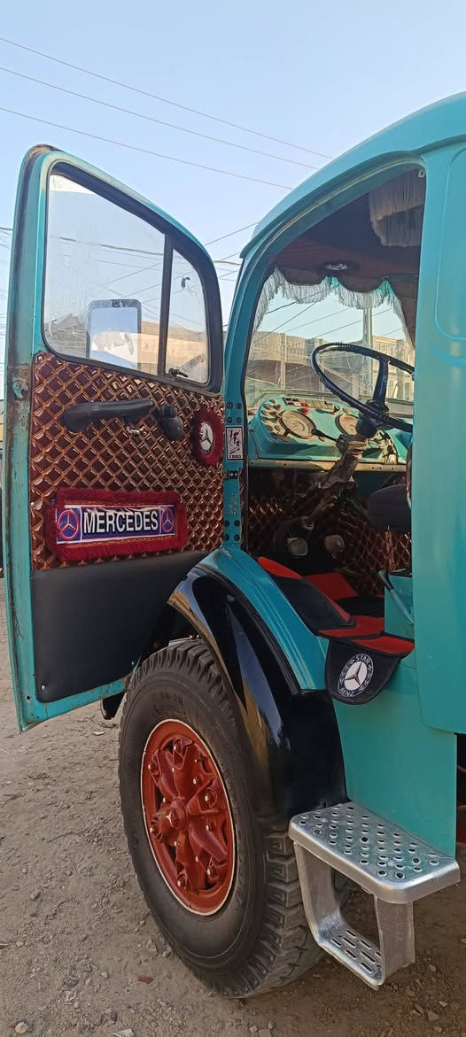 سلام عليكم ابوردين للبيع موديل 75 شاصي مكفول رقم انبار تحويل ثاني يوم سياره جاهزة دوشمه جديده معمره جديد مكاني السياره الأنبار سعر 20 مليون بيها مجال استفسار على الرقم ***********
