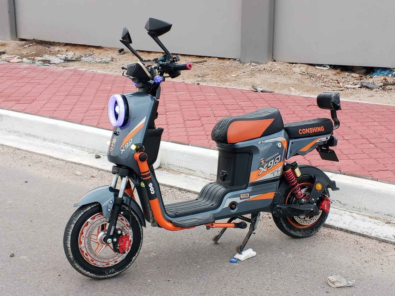 السلام عليكم
دراجة X900 اخت الجديده

موديل 2025 بطاريات 23امبير

المواصفات 

1_بصمه تشغيل عن بعد+ سويچ

2_ بصمة تشغيل باليد تحت الشاشه مثل بصمة السياره 

3_نضام امان في البريك

4_نضام امان P

5_نضام الRالرجوع للخلف 

6_بلوتوث ربط عند التشغيل 

7_ملف 2000 

8_مثبت سرعه 

9_نشرات +لايت عالي ناصي 

10_اشاير

السعر 400 وبيها مجال حق الجيه 
للاستفسار ***********☎️
العنوان البصرة القبله
