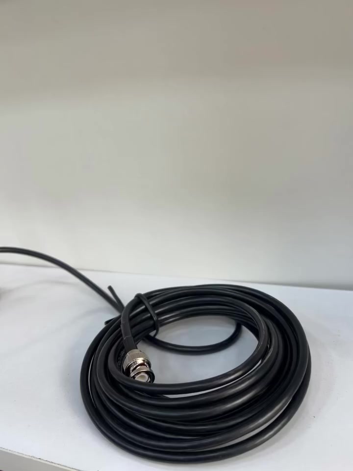 هوائي سياره منضدي محمول بل عجله جميع الاجهزه نضام UHF/VHF اصلي بحجم صغير كيبل 5 متر مكتب حيدر التميمي 
*********** 
سعر 25 الف دينار فقط
