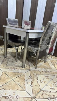 ميزين وكراسي عدد 9 للبيع بسعر مناسب جداً  للاستفسار 07733332532