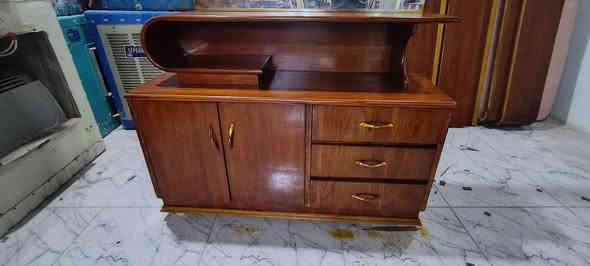 غرفة نوم صاج تسكام شغل ثكيل درجة اولي نضافة 90% اي كسر اي عيب مابي بالشرط لوك كما موضح بالصورة التقسيم الداخلي كلش حلو كذالك طول الكنتور 3امتار والارتفاع مترين ونص والعمق 60. للبيع السعر 550 بي مجال بسيط *********** 
سايدين دوميز الجمعية مقابيل ملعب دوميز قرب اق صو مول كركوك
