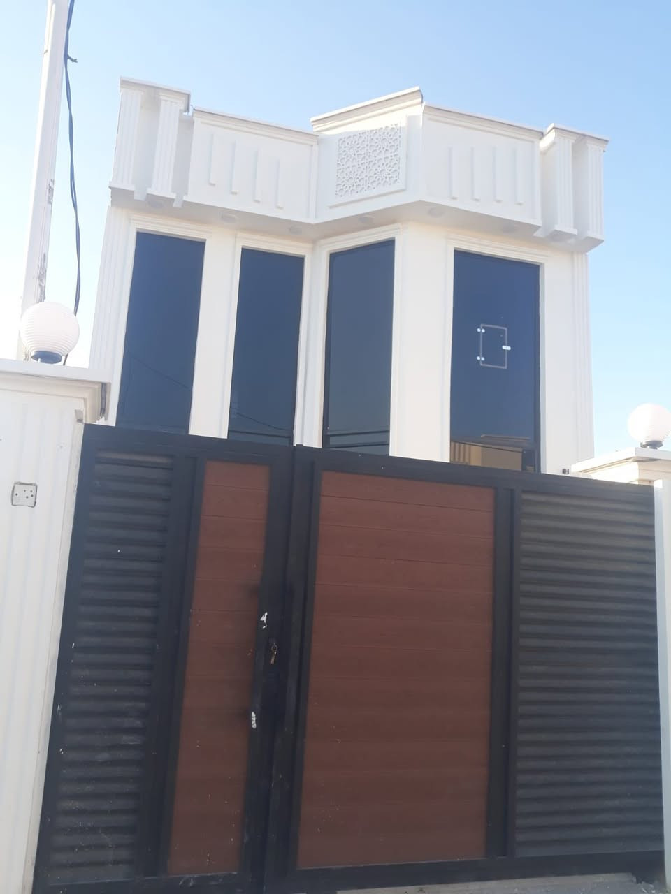 دار للبيع تسليم مفتاح
مساحة 140م طابقين طابو زراعي سند 25
خدمات كامله ماء كهرباء تبليط أناره شارع
تفاصيل البناء
غرف نوم عدد 3
كلدور عدد2
مطبخ
استقبال
مجمع صحي عدد3

الموقع//ورديه داخل منطقه الامام سيد موسى
للاستفسار اكثر الاتصال على الرقم
***********
