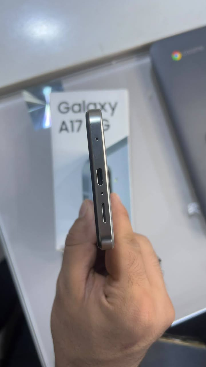 للبيع Samsung Galaxy A17 5G (ذاكرة 256 جيجا / رام 8)
السلام عليكم شباب  متوفر للبيع جهاز سامسونج Galaxy A17 5G نظيف جداً وبكامل مواصفاته  الجهاز يجمع بين الأداء السريع والتصميم النحيف 

​المواصفات الأساسية:

✅ الذاكرة: 256 جيجابايت 

✅ العشوائية (الرام): 8 جيجابايت رام (أداء سريع وبدون أي تعليق)

✅ الشبكة: يدعم الـ 5G للإنترنت السريع جداً والألعاب.

✅ الكاميرا: 50 ميجابكسل مع ميزة المثبت البصري OIS لتصوير سينمائي ثابت وبدون اهتزاز.

✅ التصميم: نحيف 

للشراي خاص يجي  ***********

سعره 210 وبيه مجال بسيط جهاز  كلش نضيف 

للشراي يجي خاص
