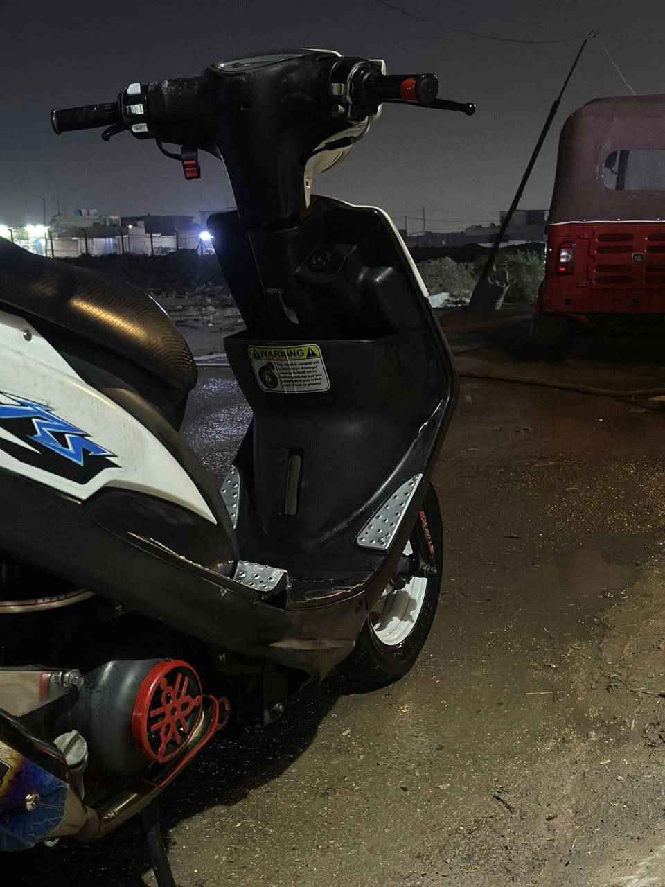 ماكس عدله موديل 2003 كفاله كلشي شغال شلعه ومعدلها شرط 120 
كزوز رياضي صجميه شرط تشغليتها سلف بصمه 
دراجه مرتبه ومال جناي شرط دهن ابدلها بس امزويل بانزينها بس محسن
وماخذها علئ كد من الدوام للبيت يعني ممتعوبه الياخذها ميخسر مكاني بغداد مدينة الصدر الدسيم  
رقم: *********** 
سعر خاص
