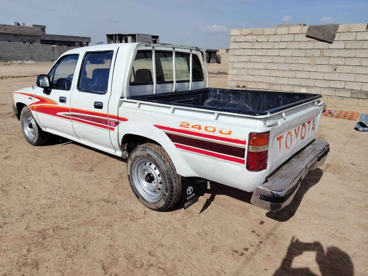 للبيع تيوتا بيكاب ٩٢ دبل رقم بغداد دولي سنويه ل٢٩ بسمي ٧٣ وبيها مجال المكان كركوك الحويجه ***********
