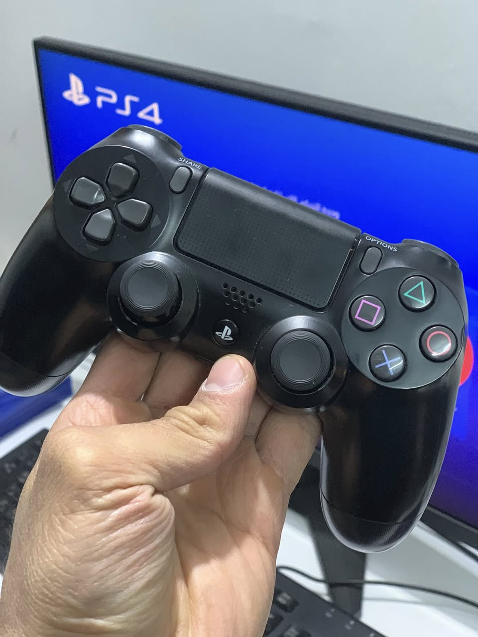 السلام عليكم
بلي4 اونلاين
كامل الملحقات
فاتحة اني بأيدي للتنظيف المروحة بين فترة و فترة
الستيكر ما شايلة
وياه
1-جوستك اصلي حاطلة كير مغناطيسي TMR ما يصير بي درفت 
2-جوستك احترافي من FANTECH كير مغناطيسي ايضا
السعر💵:250 الف بي مجال بسيط للشراي


**إذا كنت صاحب هذا الإعلان وتريد حذفه لأي سبب، رجاءا أرسل رسالة إلى الدعم الفني**