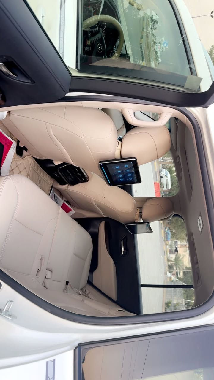 السلام عليكم للبيع فقط
لاندكروز Gxr 2023 لمتد 
خليجي وكالة ساز 
بيها بارد جاملغ امامي يمنة وتكحيل كارت بنيد 
ماشيه ٥٠ الف كيلو 
السياره جديده بمعنى الكلمة 
السعر ٦٦٠٠٠$
العنوان . بغداد . شارع فلسطين 
***********
