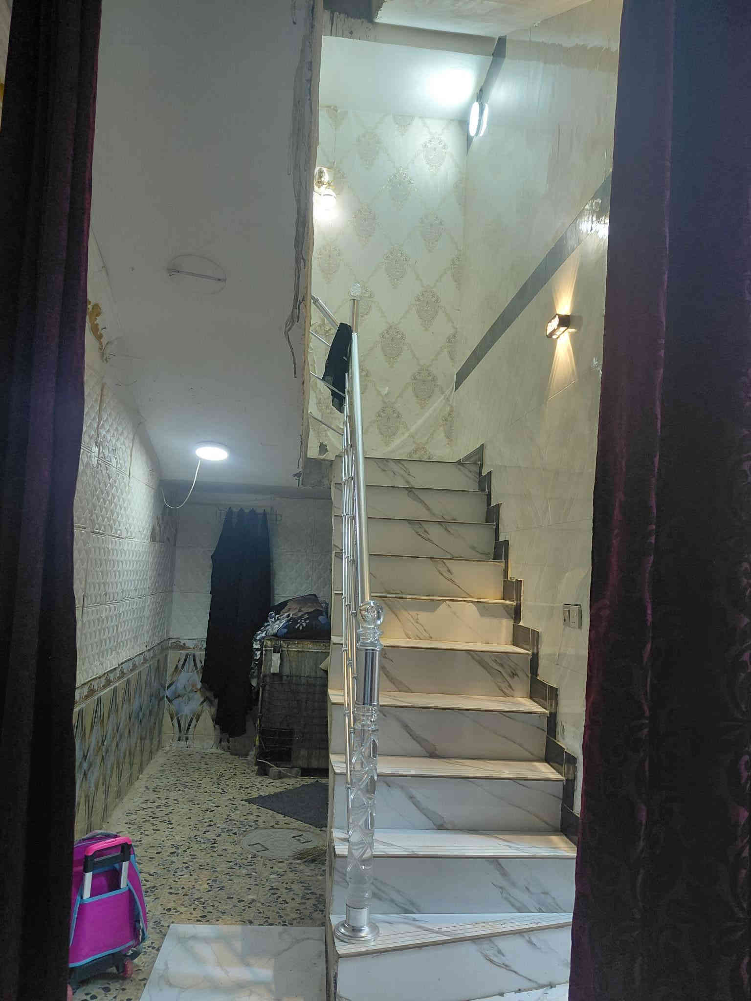 دار للبيع 145متر حي ميسان مقابيل جامعه الأمام الصادق خلف مطعم سيد عدنان الجديد على ساحه دولان 2متر مطلوب صندوق الاسكان 210الشهر السعر الكلي 185 قريب على الشارع تجاري ***********
الطابق الاول استقبال ومطبخ وصاله وحمام ومكشوفه 
الطابق الثاني 2غرفه وصاله وحمام وبيتونه
وغرفه بالطابق الثالث
