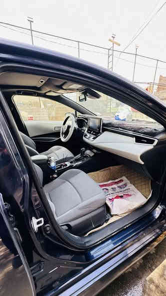 السلام عليكم 
كورلا 2020 امريكي اللون حبري 
محرك 2000 كير 10 نمر
فئة ال se يعني الفول مواصفات   
رادار امامي 
نقطه عمياء
بصمه
فتحه
سايد بريك بصمه
اوتو هولد
زنون عالي ناصي لدات 
حادثها موضح بالصور بنيد وجاملغ مبدلات وبيها الباب خلف السايق مرشوشه ماشيه 127 كم شواصي لغد كله مكفول 135
مكان بغداد 
***********
