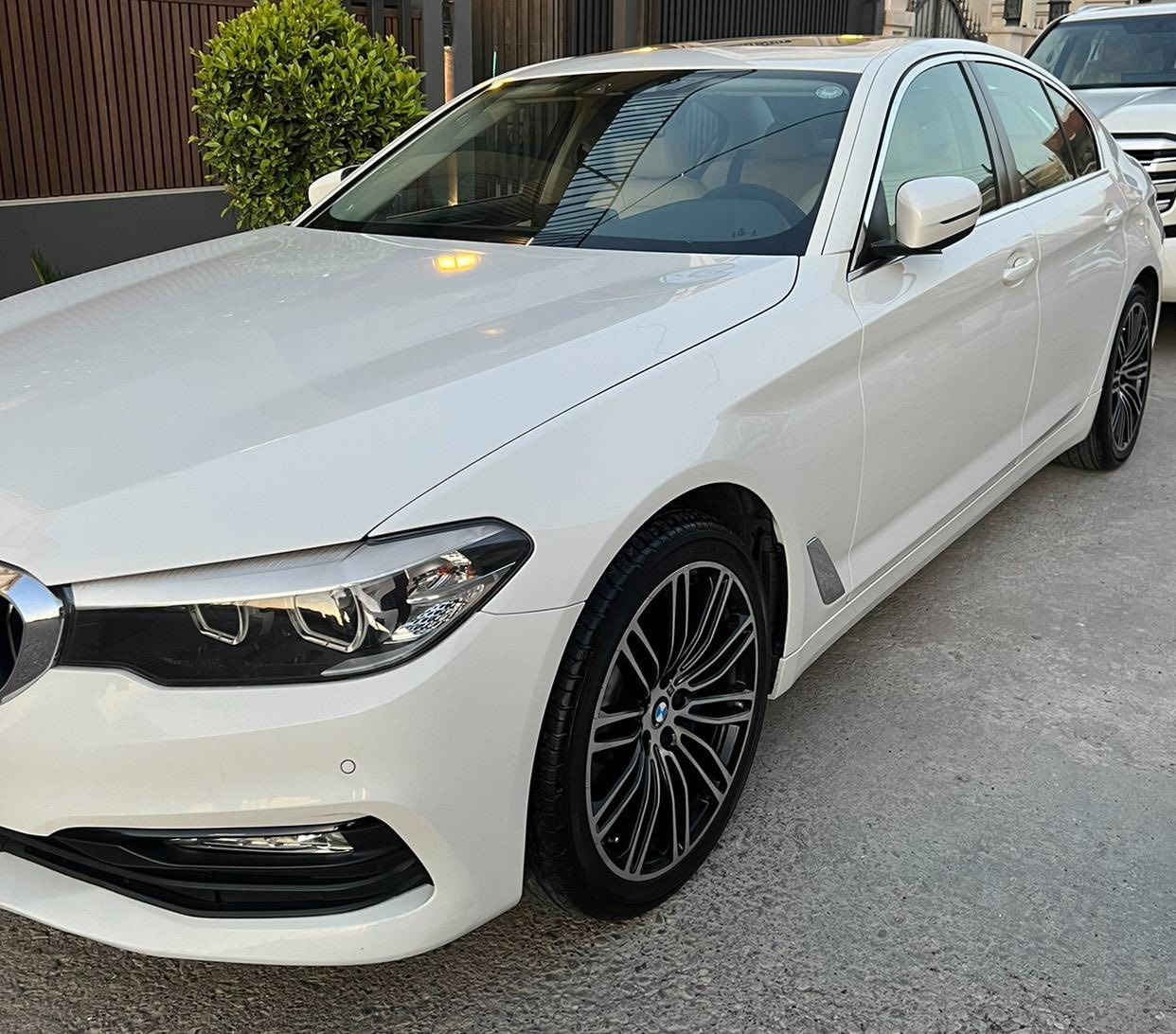 للبيع 2017 وارد الماني محرك 2000 تون تيربو 530iماشي 157 الف كيلو متر بيها قطع وحده تبديل ورشات ***********مكان سماوه4 سلندر
