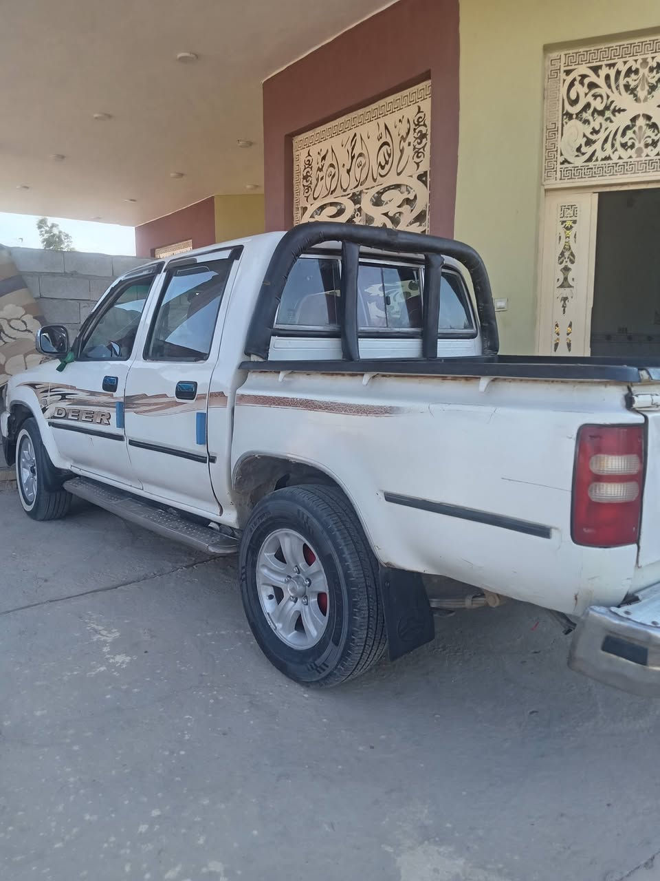 سلام عليكم 
بيكم دير صيني للبيع مكينه شرط شاصي كير اكسن تخم تاير حداديه وره وكدام دبلات لايت جمره كهربائيات شرط رقم انكليزي مداور ثاني يوم مكان الديوانيه الحمزه الشرقي سعر 48 وبيها مجال الاتصال على هذا الرقم ***********.
