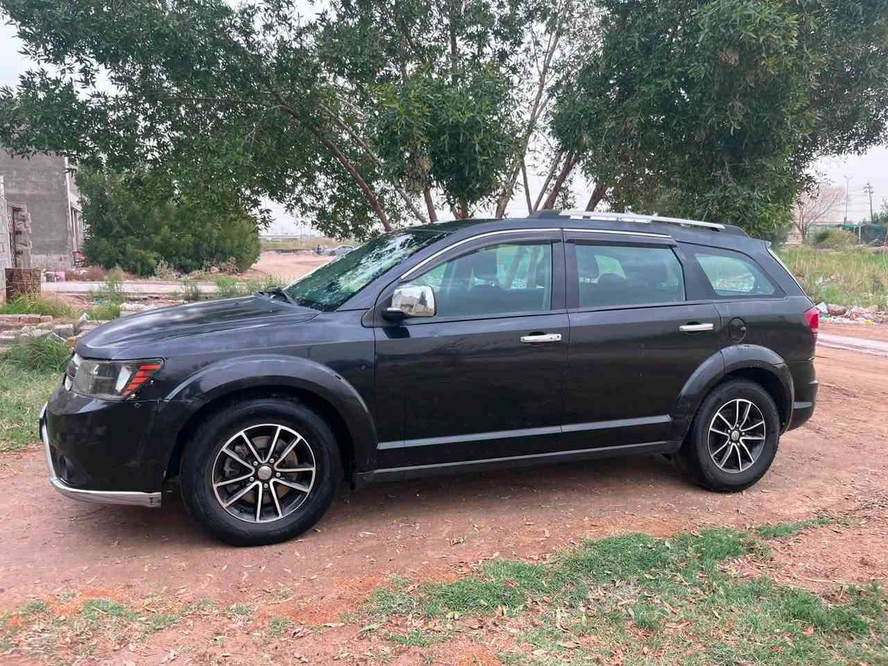 السلام عليكم جورني 2013 رقم بغداد بيها جاملغ خلفي صبغ وجنطه وبوخه عابره للباب الخلفي.  وجراد البنيد والجاملغات بس جراد مابيها صبغ . شويه مكينه 4 كير مكينه تبريد نضيف مكانها بغداد حي الجهاد 
السعر 92 وبيها مجال
***********
