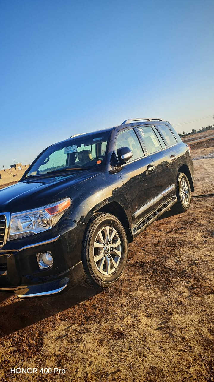 سلام عليكم سياره لاندكروز موديل 12 سياره حلوه وجديده 
مرايات شفط 8سلندر 7راكب مكفوله  رقم بغداد مكاني الناصريه قضاء سيددخيل مامتواجد على فيس رقم الهاتف ***********
